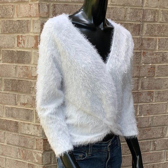 Jennifer Lopez V-Neck Eyelash Sweater Sz S - Picture 2 of 9